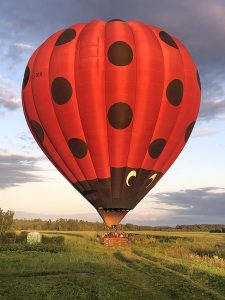 Gaisa baloni - mārīte - saulrietā
